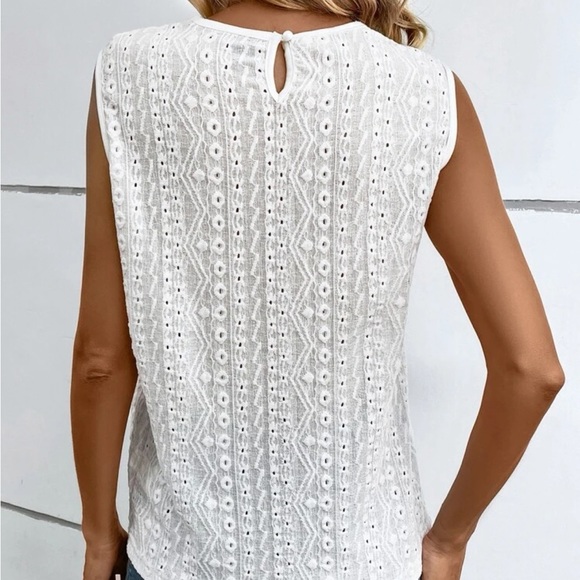 New white lace short sleeve top - Picture 5 of 7